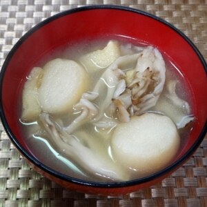 たっぷり舞茸と油揚げとお麩の味噌汁